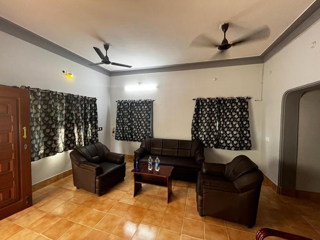 Madura Homestay - Gorgeous Home With 2Bhk 5 Minutes From Nh44 Madurai Eksteriør billede